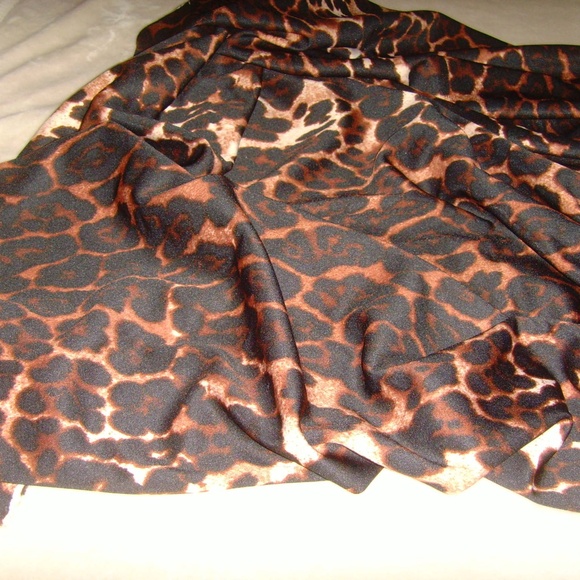 Jersey Knit Leopard Print Fabric - Picture 3 of 7